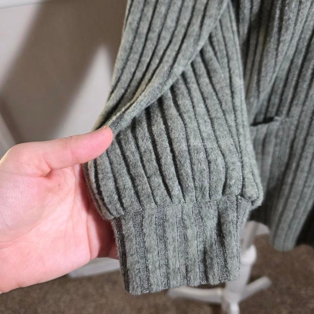 Green Ribbed Sweater - Picture 5 of 7